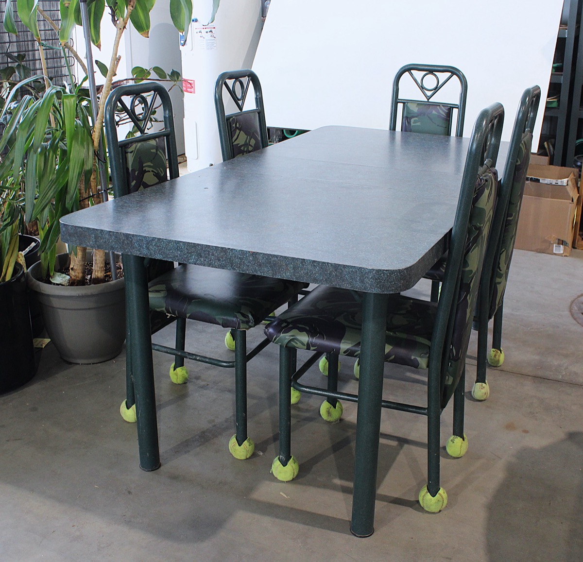 TABLE VERTE avec extension et chaises