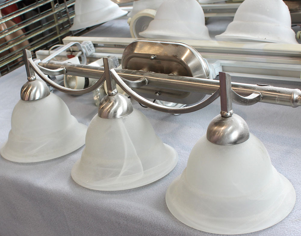 Fixture murale, lumières triples
