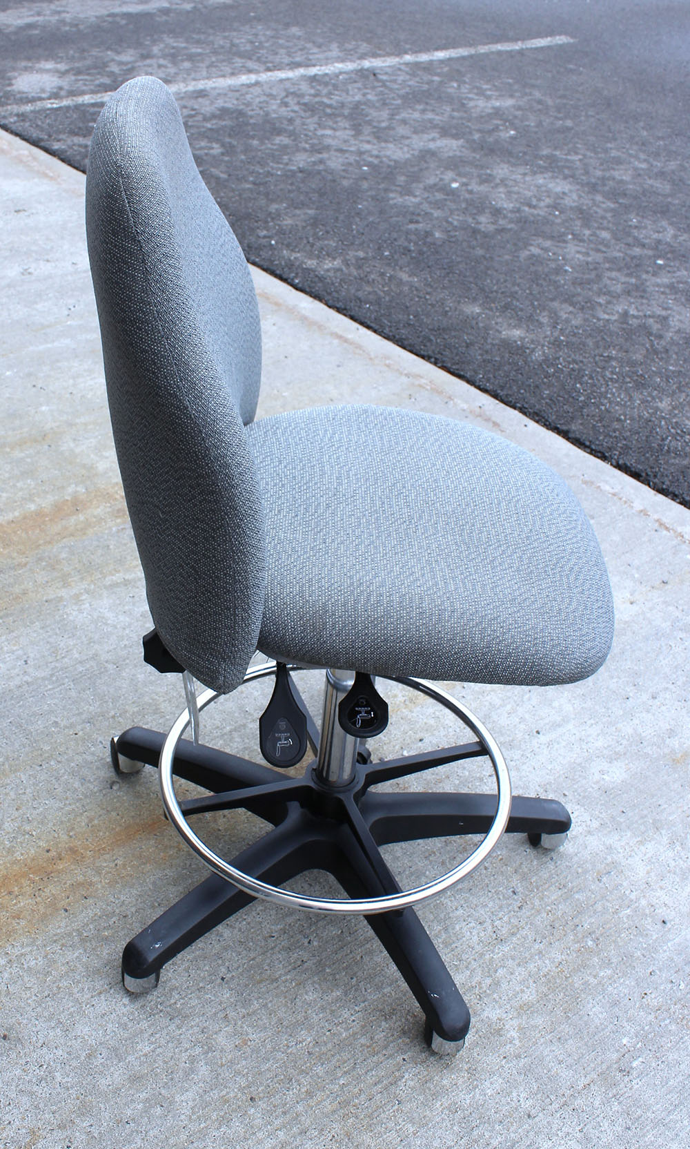 Chaise de bureau grise