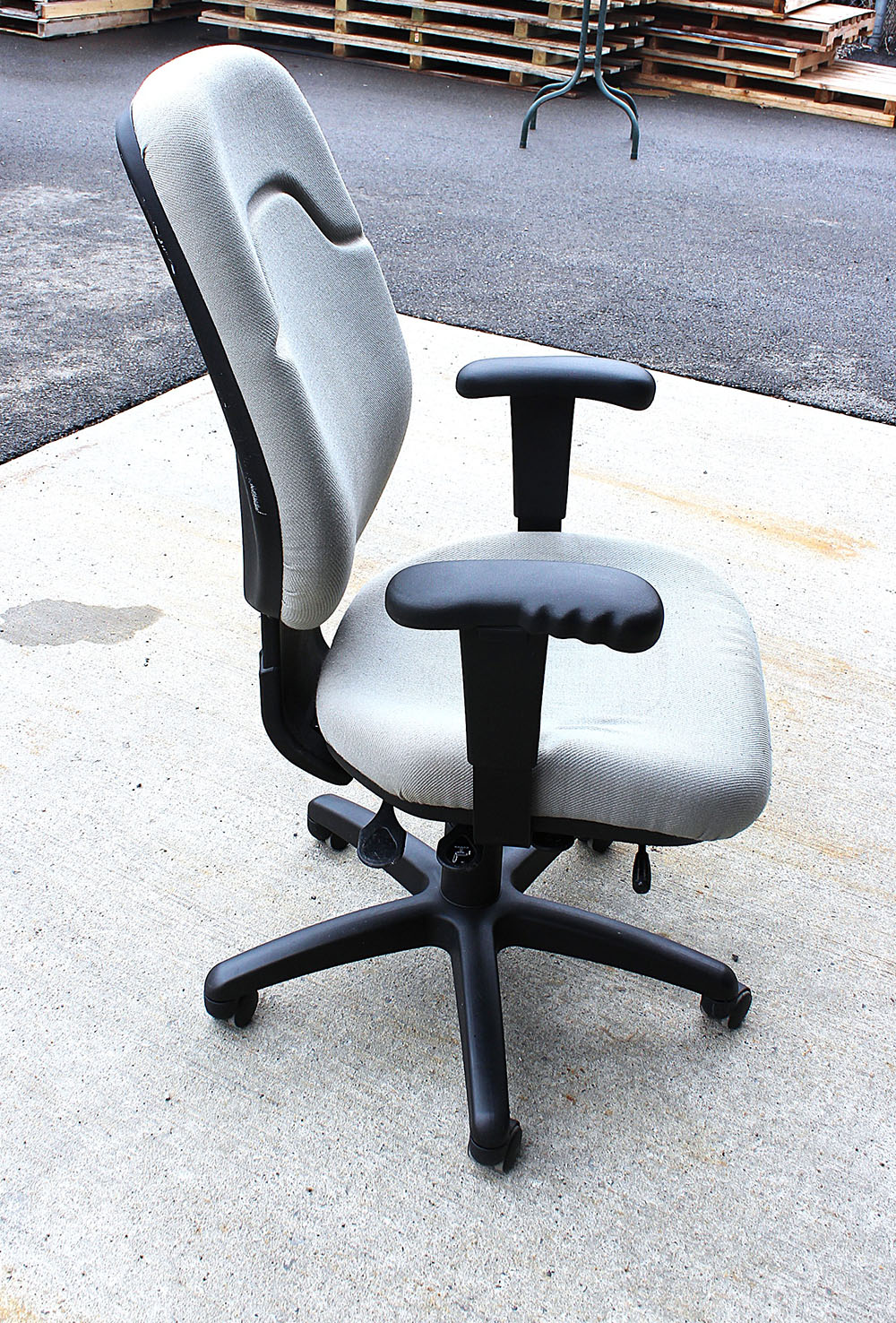 Chaise de bureau haute grise